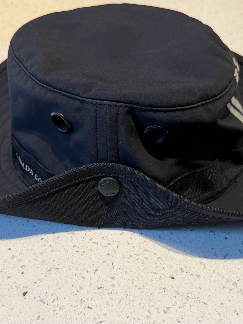 Canada Goose Tilley Black Bucket Hat - Picture 4 of 10